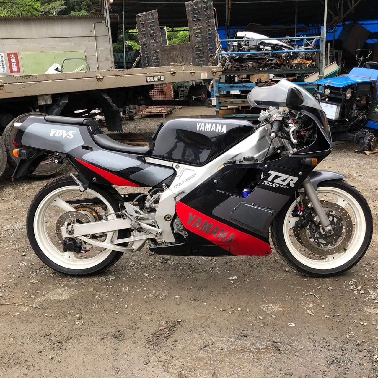 1989 Yamaha TZR250 3MA