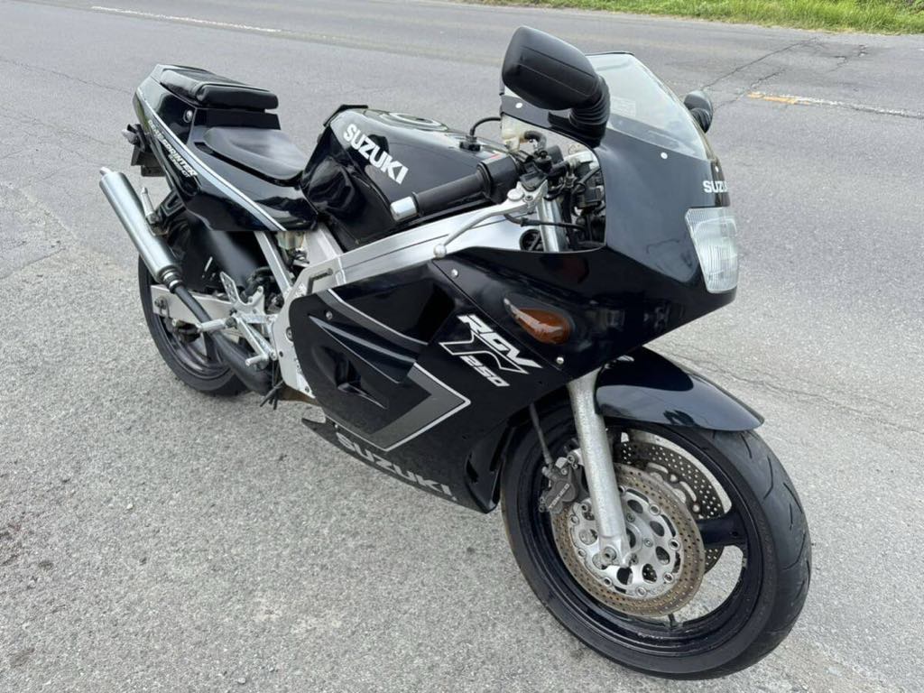 Suzuki RGV VJ21 – MOTO CJ