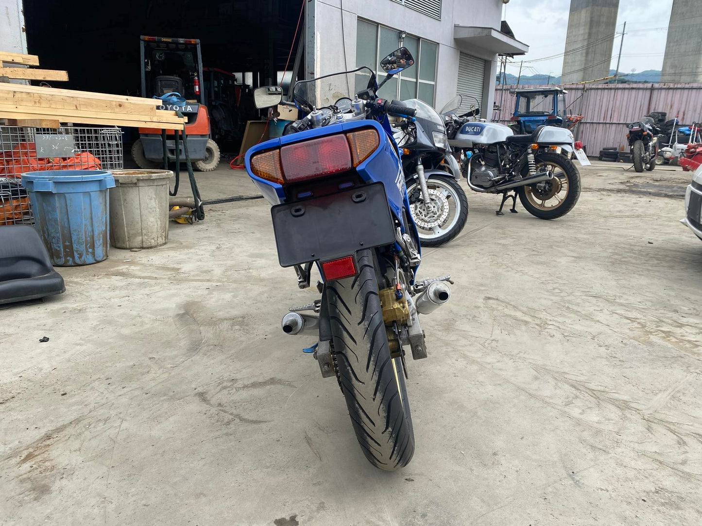 Yamaha TZR250 1KT