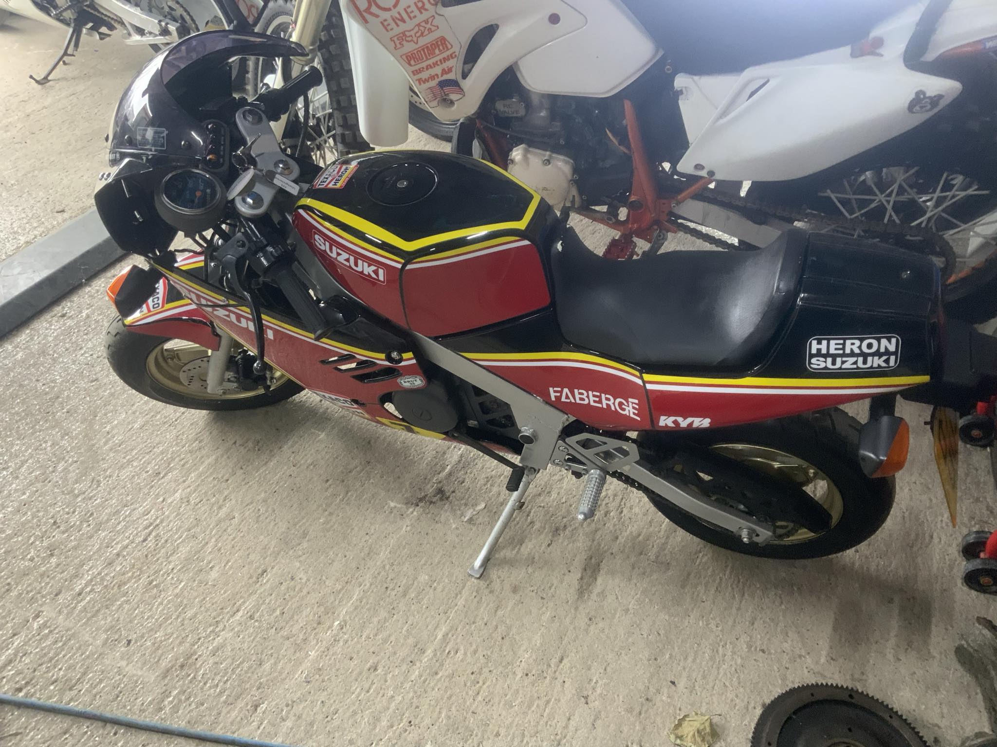 Suzuki GAG Barry Sheen Replica – MOTO CJ